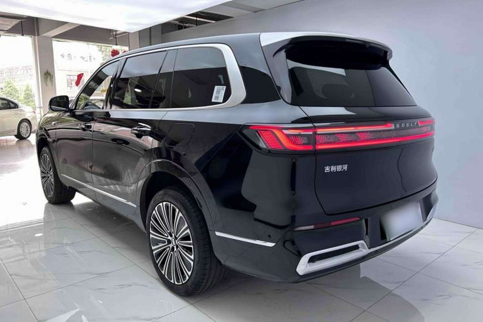 Used Geely Galaxy M9 2025 Model 210km Four-Wheel-Drive Leading Edition Exterior 4