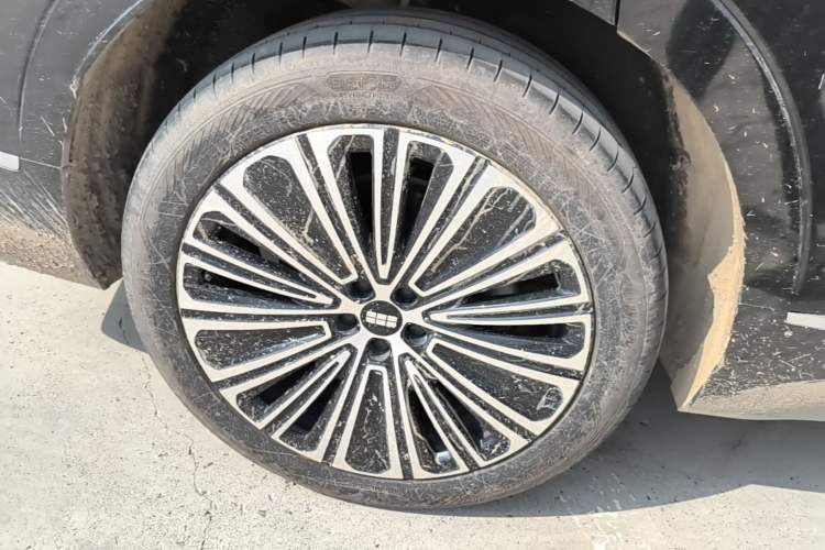 Used Geely Galaxy M9 2025 Model 210km Four-Wheel-Drive Leading Edition Exterior 5