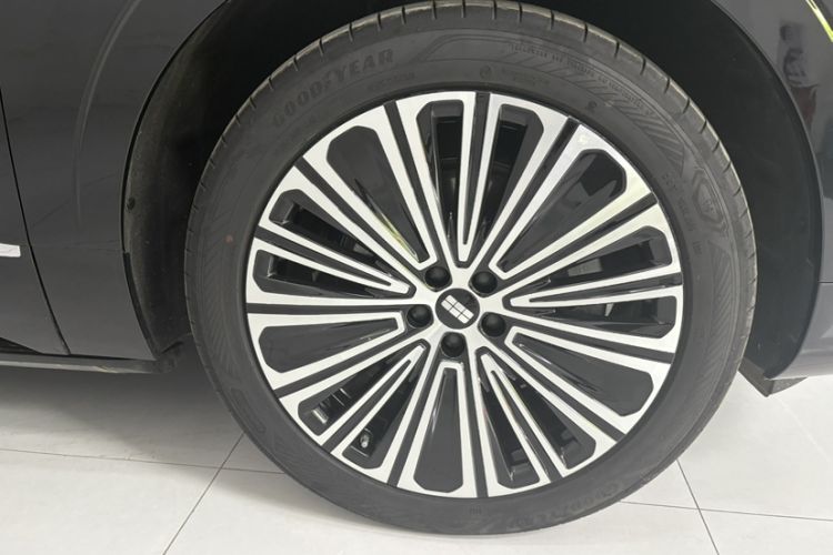 Used Geely Galaxy M9 2025 Model 210km Four-Wheel-Drive Leading Edition Exterior 6