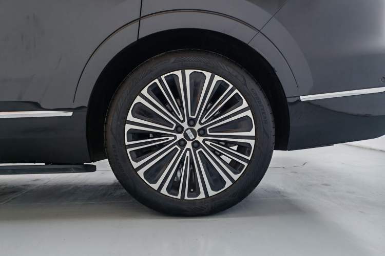 Used Geely Galaxy M9 2025 Model 210km Four-Wheel-Drive Leading Edition Exterior 6