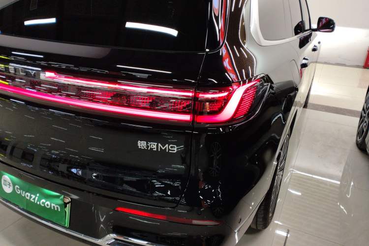 Used Geely Galaxy M9 2025 Model 210km Four-Wheel-Drive Leading Edition Exterior 6
