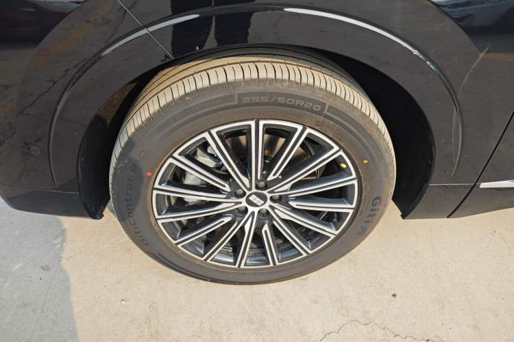 Used Geely Galaxy M9 2025 Model 230km Two-Wheel-Drive Smart Navigation Edition Exterior 7