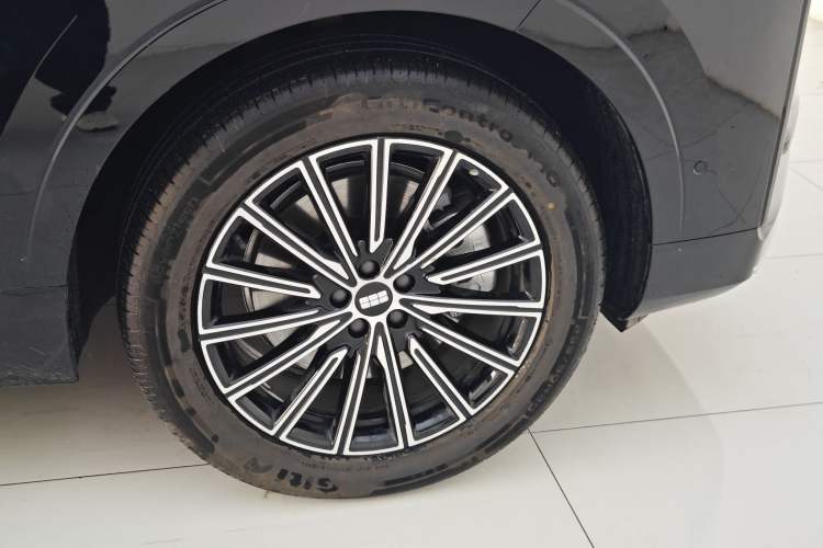 Used Geely Galaxy M9 2025 Model 100km Two-Wheel-Drive Smart Navigation Edition Exterior 7