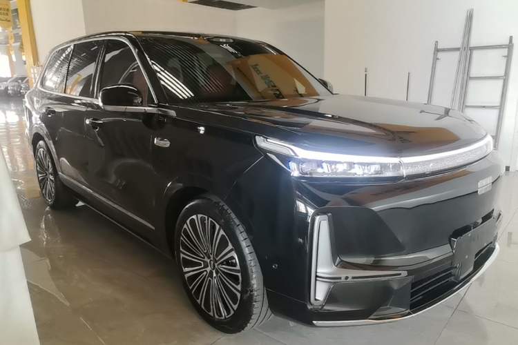 Used Geely Galaxy M9 2025 Model 210km Four-Wheel-Drive Leading Edition Front Right 45 Deg