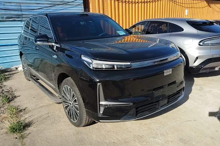Used Geely Galaxy M9 2025 Model 210km Four-Wheel-Drive Leading Edition Front Right 45 Deg