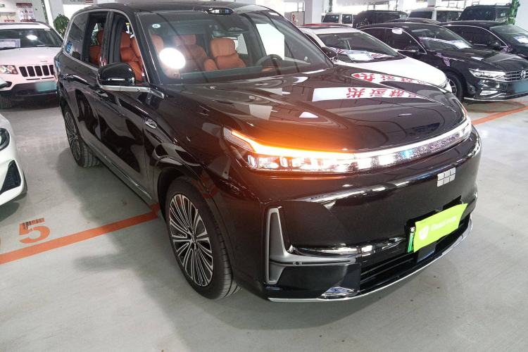 Used Geely Galaxy M9 2025 Model 210km Four-Wheel-Drive Leading Edition Front Right 45 Deg