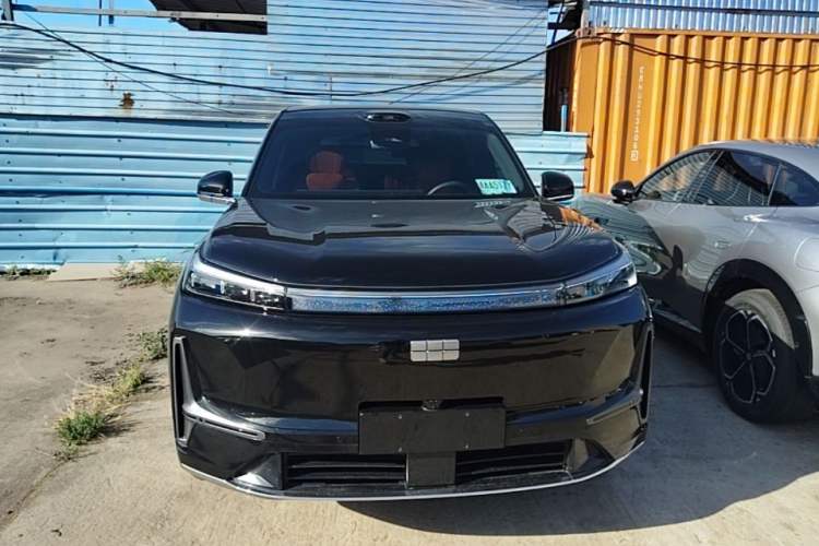 Used Geely Galaxy M9 2025 Model 210km Four-Wheel-Drive Leading Edition Front