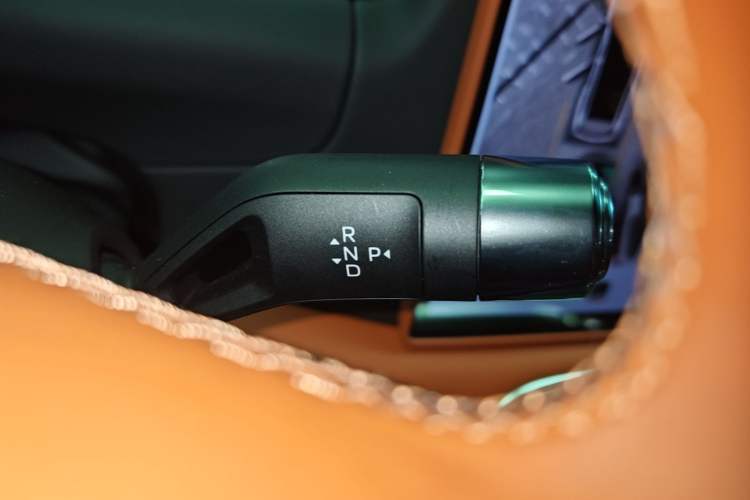 Used Geely Galaxy M9 2025 Model 210km Four-Wheel-Drive Leading Edition Gear Lever