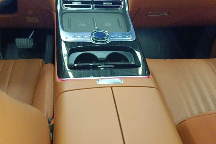 Used Geely Galaxy M9 2025 Model 210km Four-Wheel-Drive Leading Edition Gear Lever