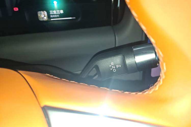 Used Geely Galaxy M9 2025 Model 210km Four-Wheel-Drive Leading Edition Gear Lever