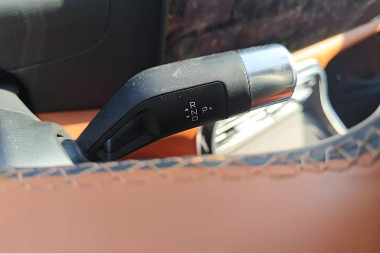 Used Geely Galaxy M9 2025 Model 210km Four-Wheel-Drive Leading Edition Gear Lever