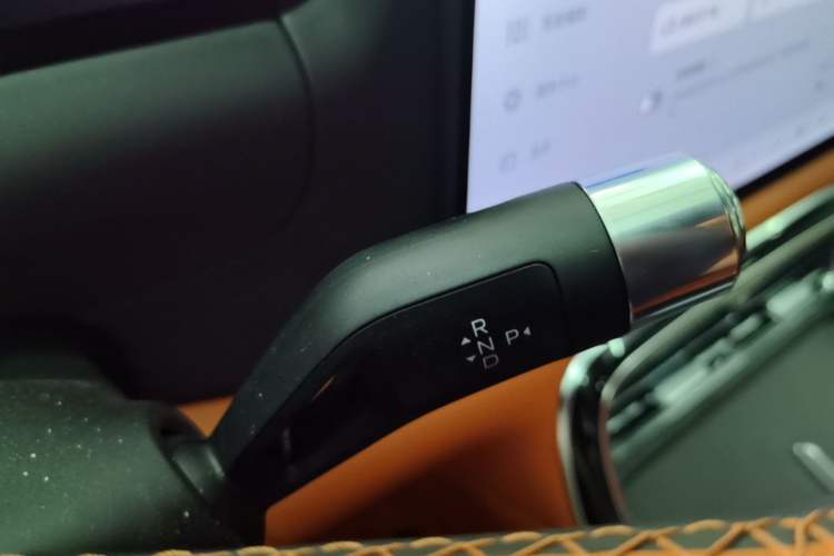 Used Geely Galaxy M9 2025 Model 210km Four-Wheel-Drive Leading Edition Gear Lever