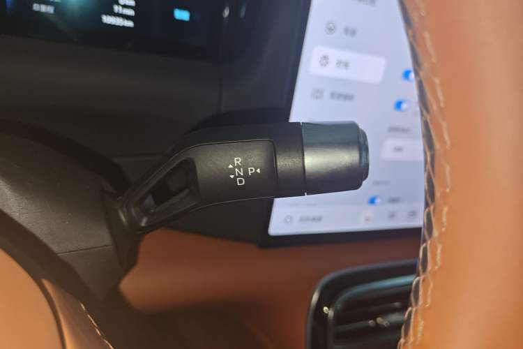 Used Geely Galaxy M9 2025 Model 210km Four-Wheel-Drive Leading Edition Gear Lever