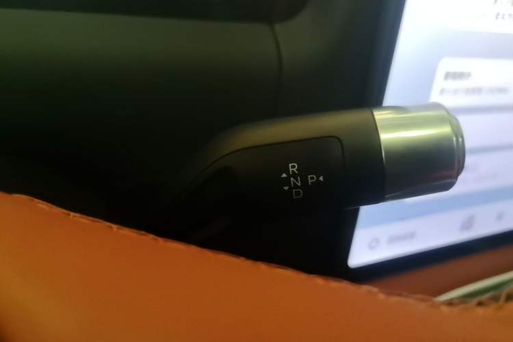 Used Geely Galaxy M9 2025 Model 210km Four-Wheel-Drive Leading Edition Gear Lever