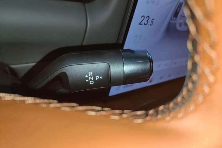 Used Geely Galaxy M9 2025 Model 210km Four-Wheel-Drive Leading Edition Gear Lever