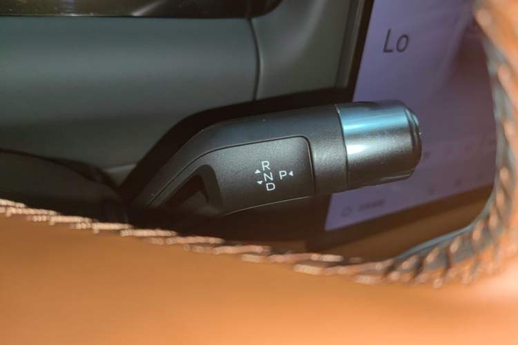 Used Geely Galaxy M9 2025 Model 210km Four-Wheel-Drive Leading Edition Gear Lever