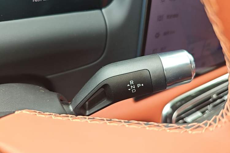 Used Geely Galaxy M9 2025 Model 210km Four-Wheel-Drive Leading Edition Gear Lever