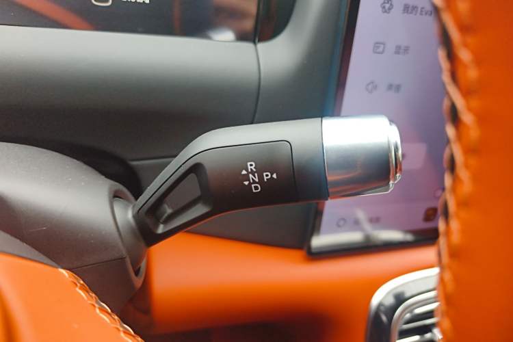 Used Geely Galaxy M9 2025 Model 230km Two-Wheel-Drive Exploration Edition Gear Lever