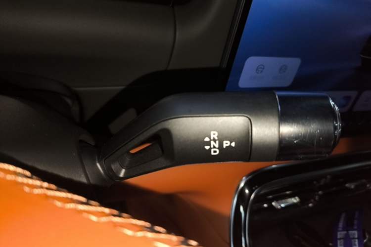Used Geely Galaxy M9 2025 Model 210km Four-Wheel-Drive Leading Edition Gear Lever