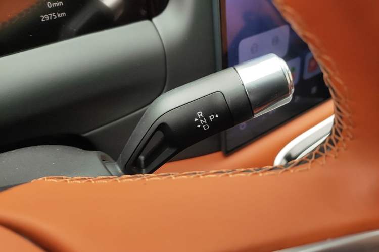 Used Geely Galaxy M9 2025 Model 210km Four-Wheel-Drive Leading Edition Gear Lever