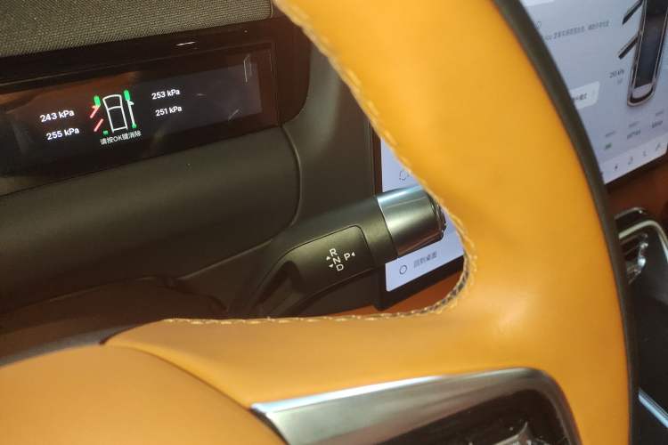 Used Geely Galaxy M9 2025 Model 210km Four-Wheel-Drive Leading Edition Gear Lever