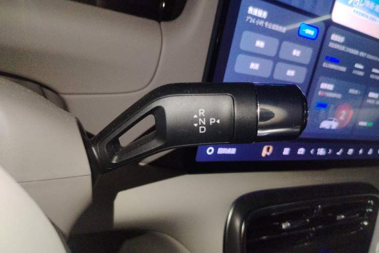 Used Geely Galaxy M9 2025 Model 210km Four-Wheel-Drive Leading Edition Gear Lever