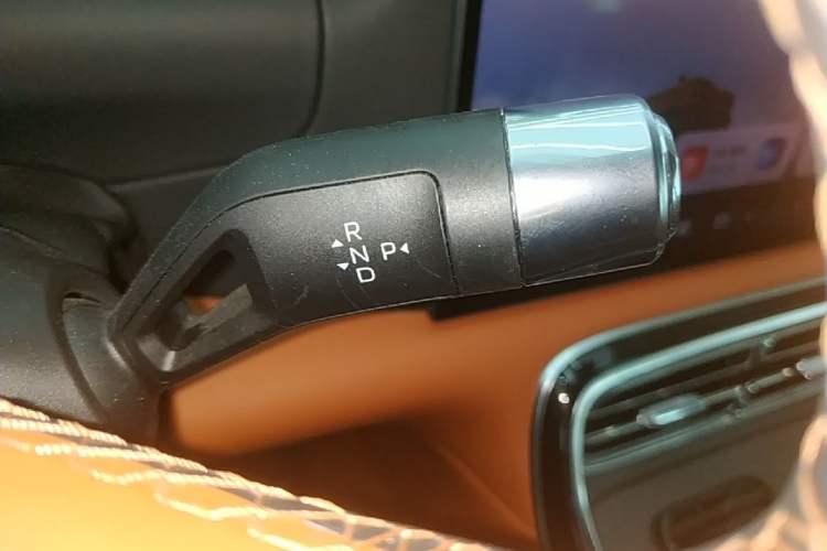 Used Geely Galaxy M9 2025 Model 210km Four-Wheel-Drive Leading Edition Gear Lever