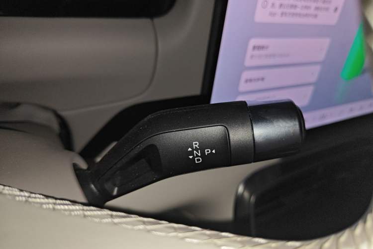 Used Geely Galaxy M9 2025 Model 210km Four-Wheel-Drive Leading Edition Gear Lever