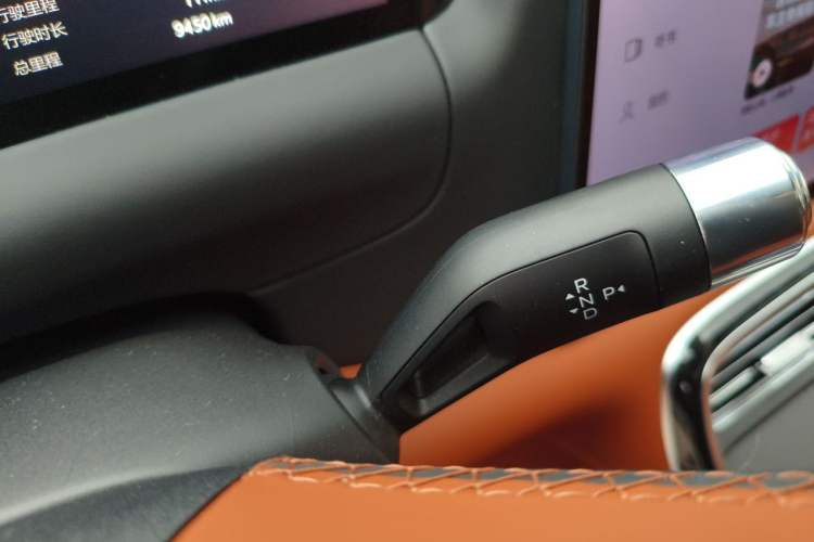 Used Geely Galaxy M9 2025 Model 210km Four-Wheel-Drive Leading Edition Gear Lever
