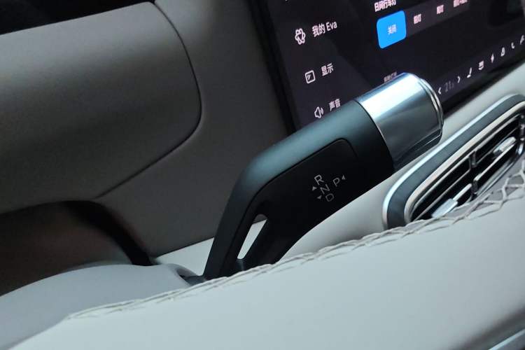 Used Geely Galaxy M9 2025 Model 210km Four-Wheel-Drive Leading Edition Gear Lever