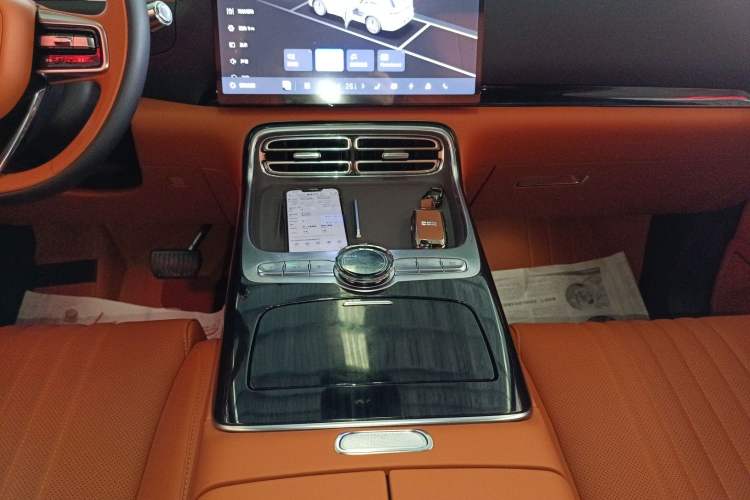 Used Geely Galaxy M9 2025 Model 100km Two-Wheel-Drive Smart Navigation Edition Gear Lever