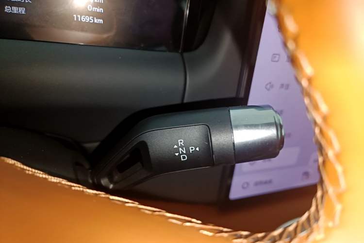 Used Geely Galaxy M9 2025 Model 210km Four-Wheel-Drive Leading Edition Gear Lever