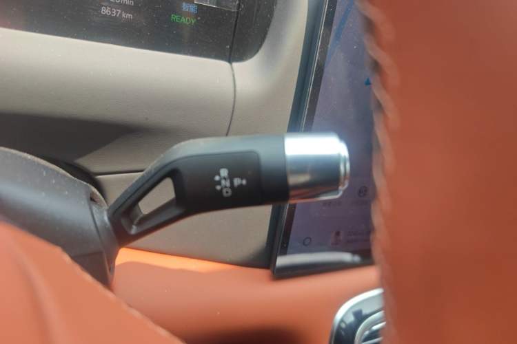 Used Geely Galaxy M9 2025 Model 230km Two-Wheel-Drive Exploration Edition Gear Lever
