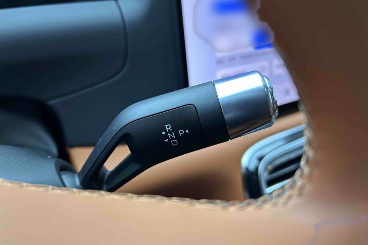 Used Geely Galaxy M9 2025 Model 210km Four-Wheel-Drive Leading Edition Gear Lever