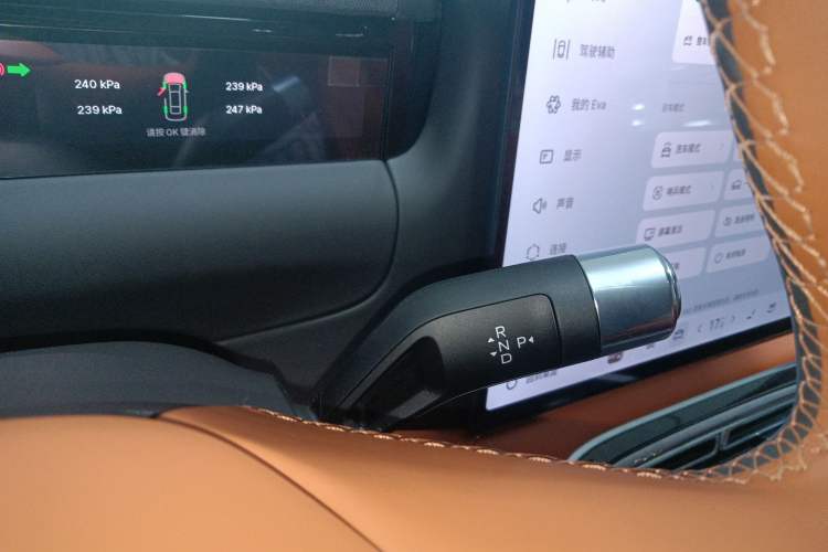 Used Geely Galaxy M9 2025 Model 210km Four-Wheel-Drive Leading Edition Gear Lever