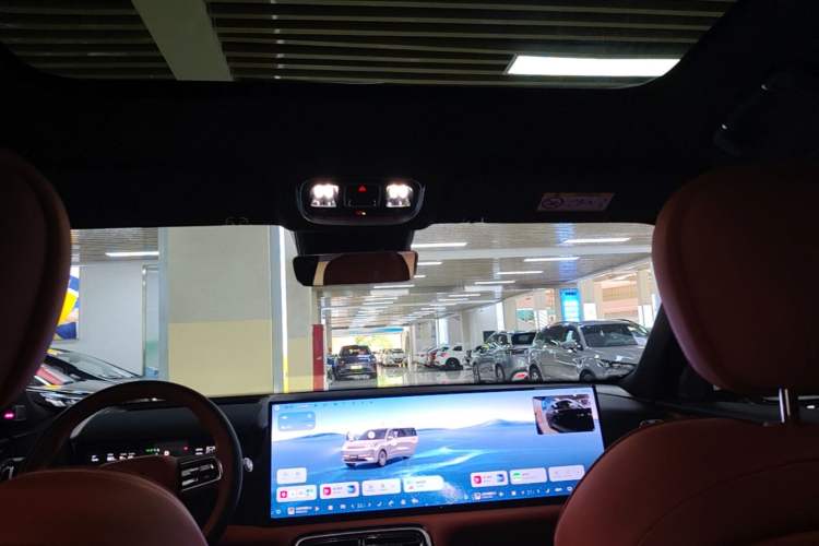 Used Geely Galaxy M9 2025 Model 210km Four-Wheel-Drive Leading Edition Headliner