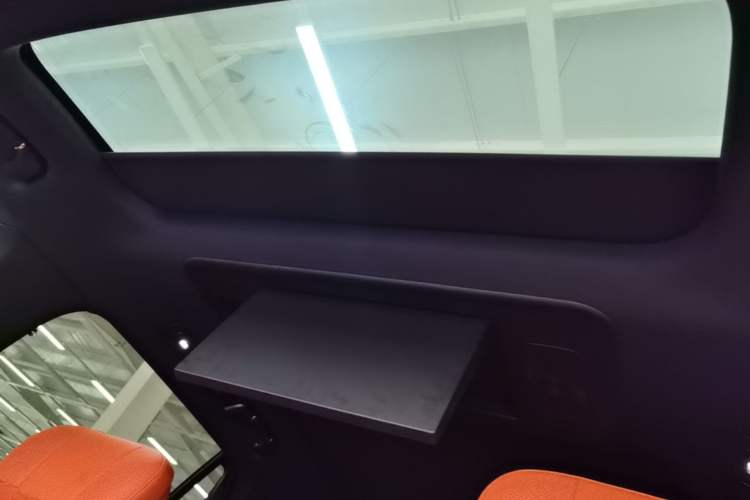 Used Geely Galaxy M9 2025 Model 210km Four-Wheel-Drive Leading Edition Headliner