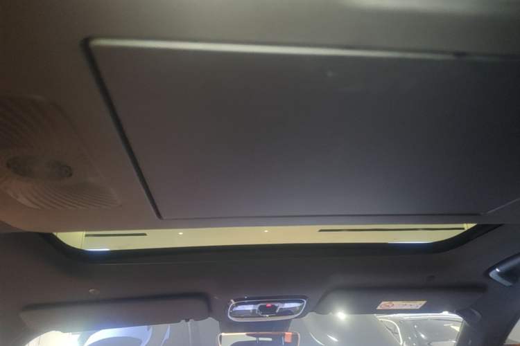 Used Geely Galaxy M9 2025 Model 210km Four-Wheel-Drive Leading Edition Headliner