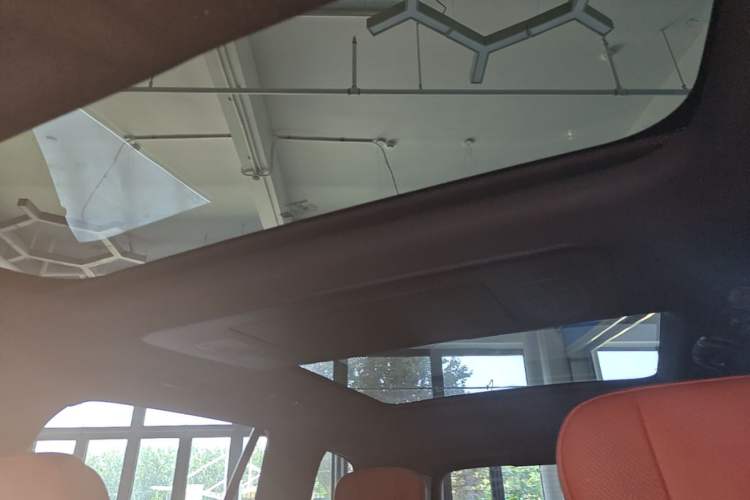 Used Geely Galaxy M9 2025 Model 210km Four-Wheel-Drive Leading Edition Headliner