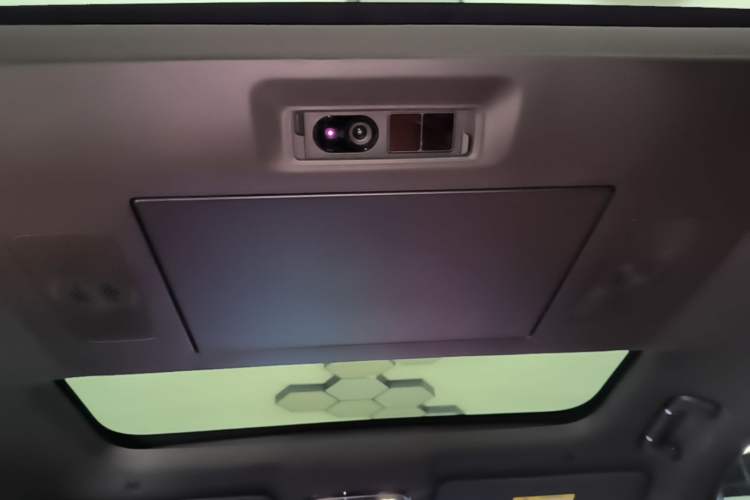 Used Geely Galaxy M9 2025 Model 230km Two-Wheel-Drive Exploration Edition Headliner