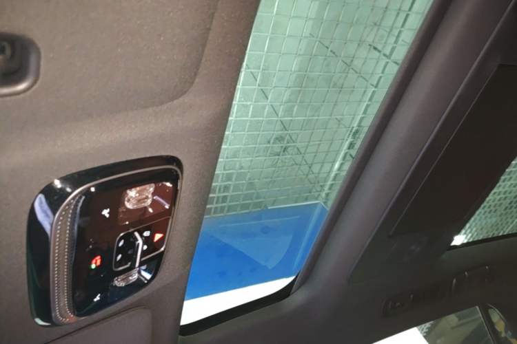 Used Geely Galaxy M9 2025 Model 210km Four-Wheel-Drive Leading Edition Headliner