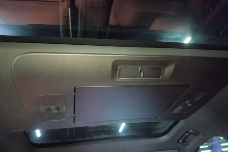 Used Geely Galaxy M9 2025 Model 210km Four-Wheel-Drive Leading Edition Headliner