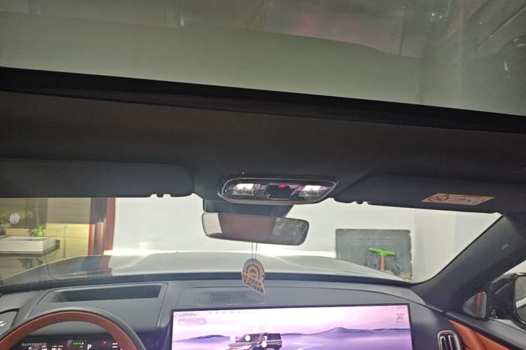 Used Geely Galaxy M9 2025 Model 210km Four-Wheel-Drive Leading Edition Headliner
