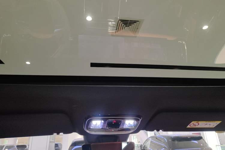 Used Geely Galaxy M9 2025 Model 210km Four-Wheel-Drive Leading Edition Headliner