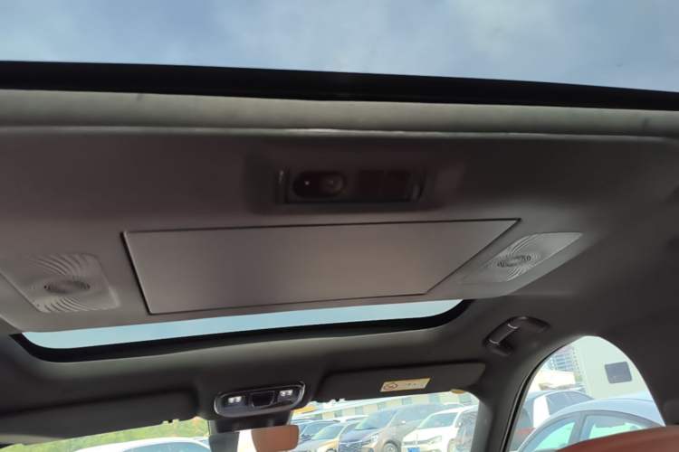 Used Geely Galaxy M9 2025 Model 210km Four-Wheel-Drive Leading Edition Headliner