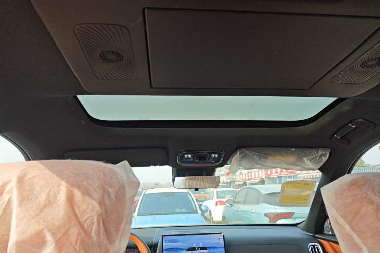 Used Geely Galaxy M9 2025 Model 230km Two-Wheel-Drive Smart Navigation Edition Headliner