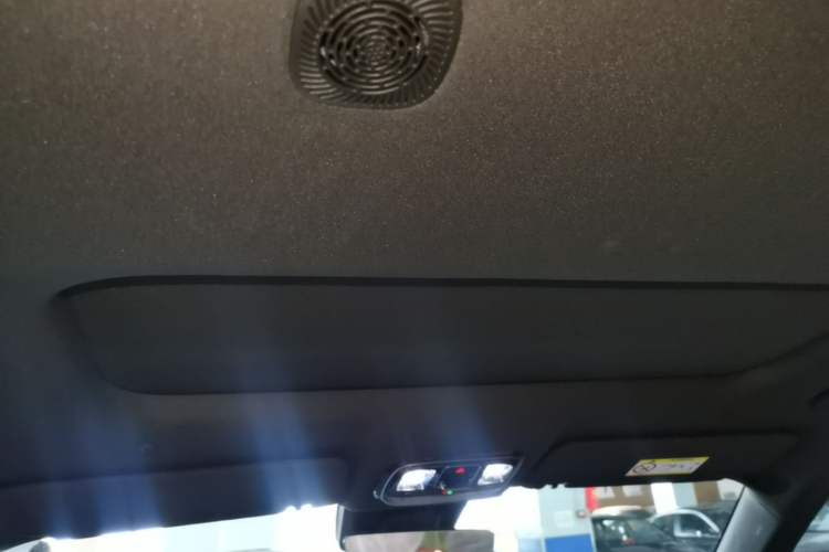 Used Geely Galaxy M9 2025 Model 100km Two-Wheel-Drive Smart Navigation Edition Headliner