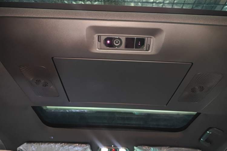 Used Geely Galaxy M9 2025 Model 210km Four-Wheel-Drive Leading Edition Headliner