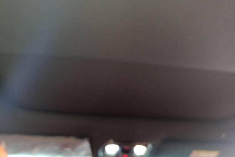 Used Geely Galaxy M9 2025 Model 100km Two-Wheel-Drive Smart Navigation Edition Headliner
