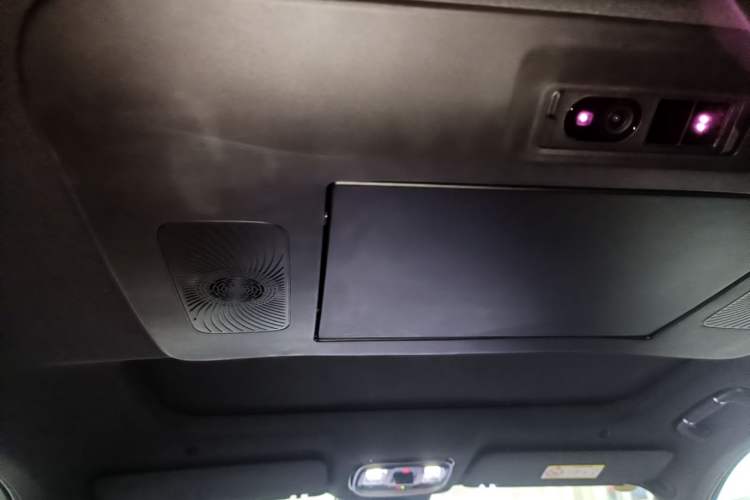Used Geely Galaxy M9 2025 Model 210km Four-Wheel-Drive Leading Edition Headliner